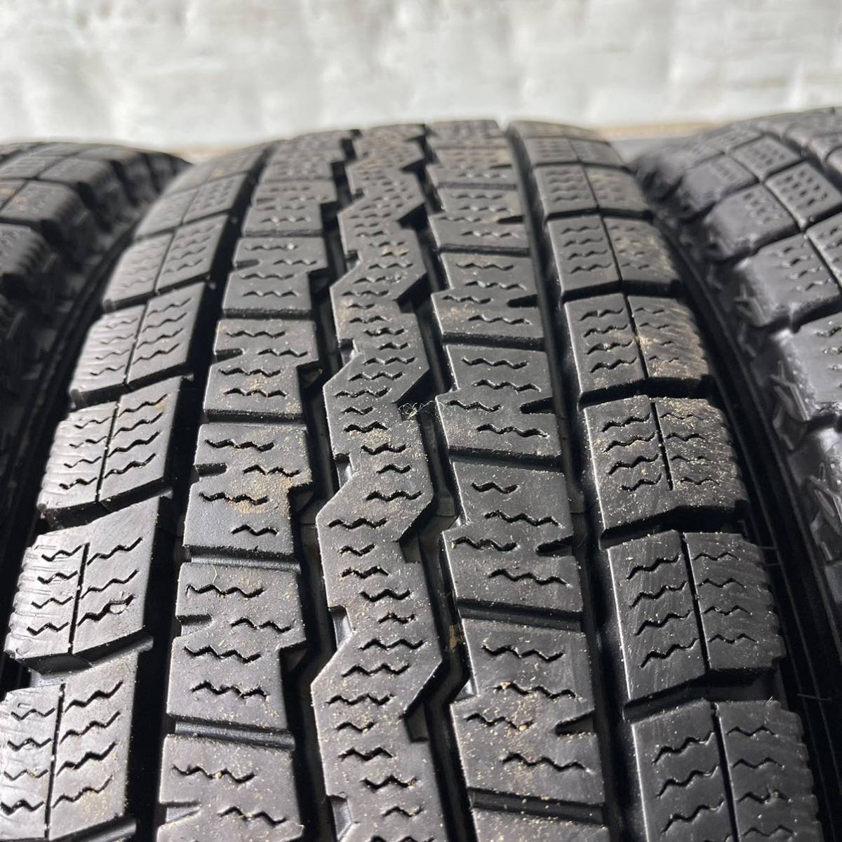 バリ山　DUNLOP ダンロップ　SV01 145/80R12 80/78N LT スタッドレス　タイヤ　2017年製　12インチ_画像4