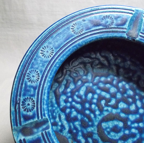 昭和レトロ【陶器製 三島紋 灰皿 アシュトレイ】コバルトブルー 在印 美品の画像3