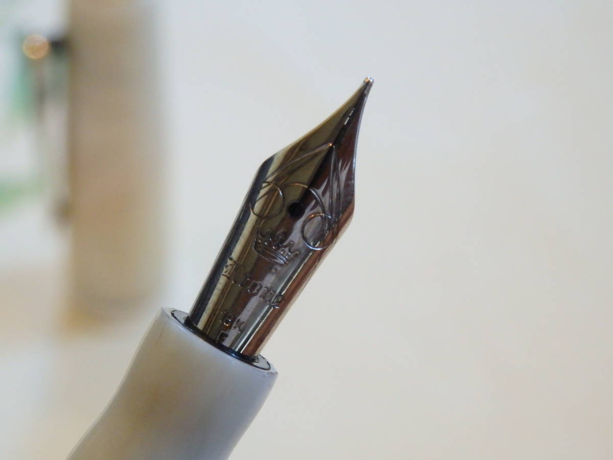 ◆【希少】クローネ　ホワイトセルロイド製万年筆　ペン先：18K750ソリッドゴールド F_画像7