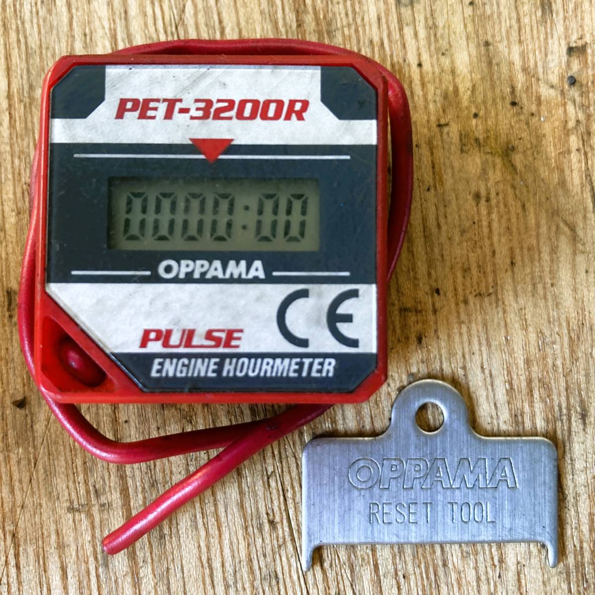 OPPAMA PET-3200R 追浜工業 エンジン アワメーター 稼働時間積算計 リセットツール 付き KT100SEC など各種レーシングカート用エンジンに！_画像1