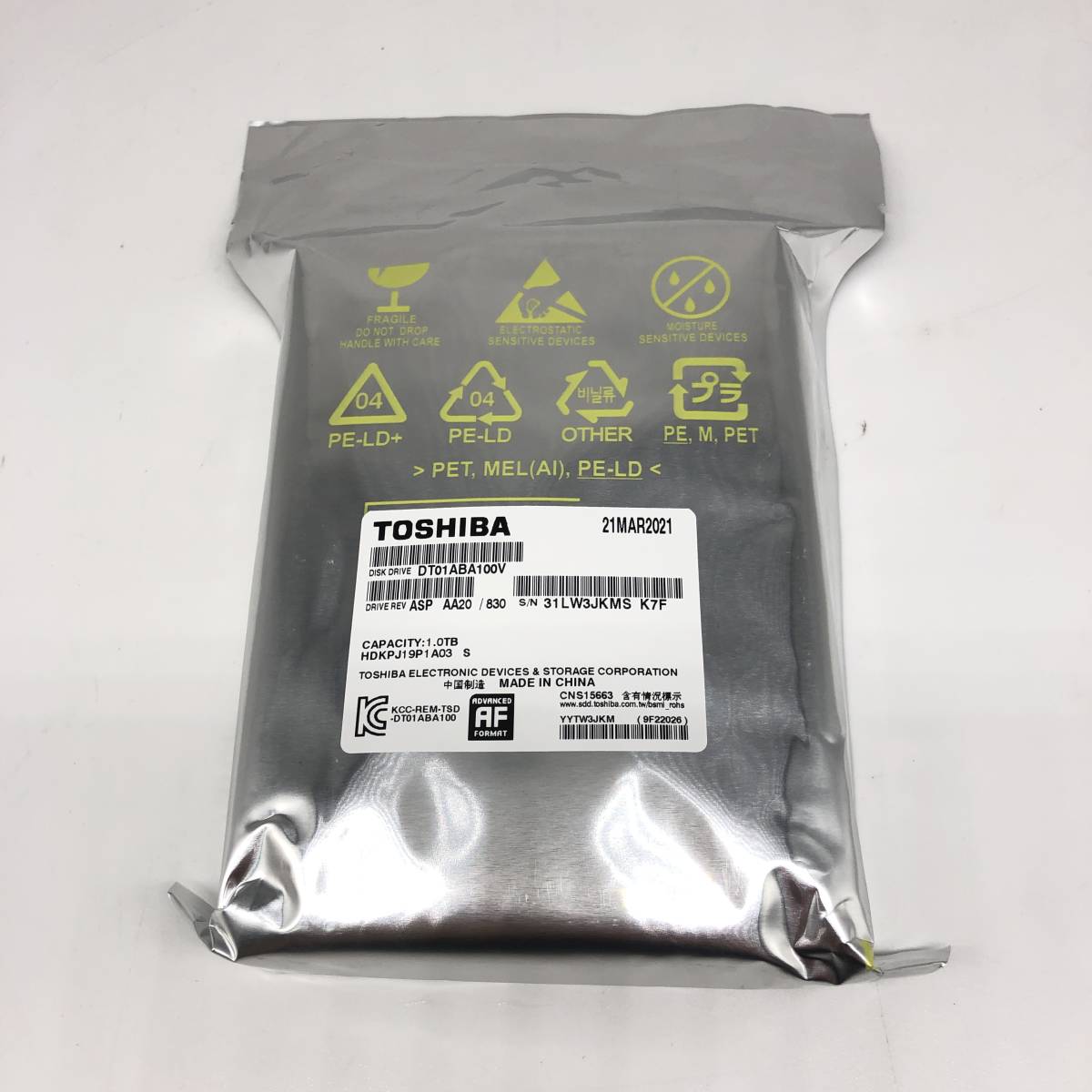 【新品未開封】 TOSHIBA DT01ABA100V 内蔵 HDD 1TB 3.5インチ Serial ATA600 5700rpm デスクトップパソコン PC ストレージ パーツ 部品_画像1