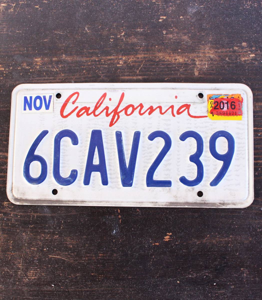 【クリックポスト 送料無料】* カリフォルニア ナンバープレート 2016年 ライセンスプレート カープレート CALIFORNIA 「6CAV239」 127の画像1
