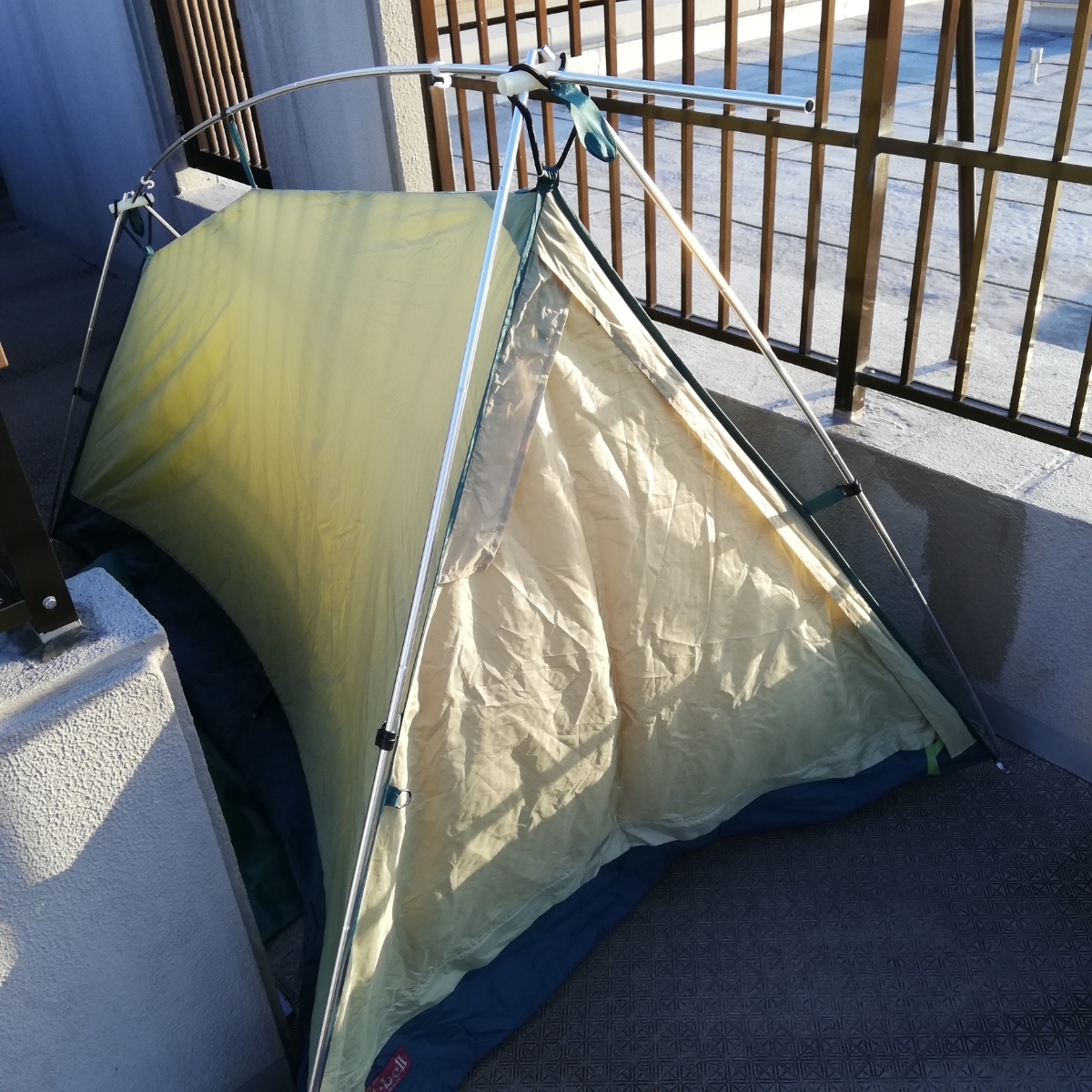 罕見的美麗蒙特貝爾月光帳篷2型象牙白松木鬆散可以獨奏營地，遊覽 原文:希少美品 mont-bell ムーンライトテント2型 アイボリー モンベル ゆるキャン ソロキャンプ、ツーリングに