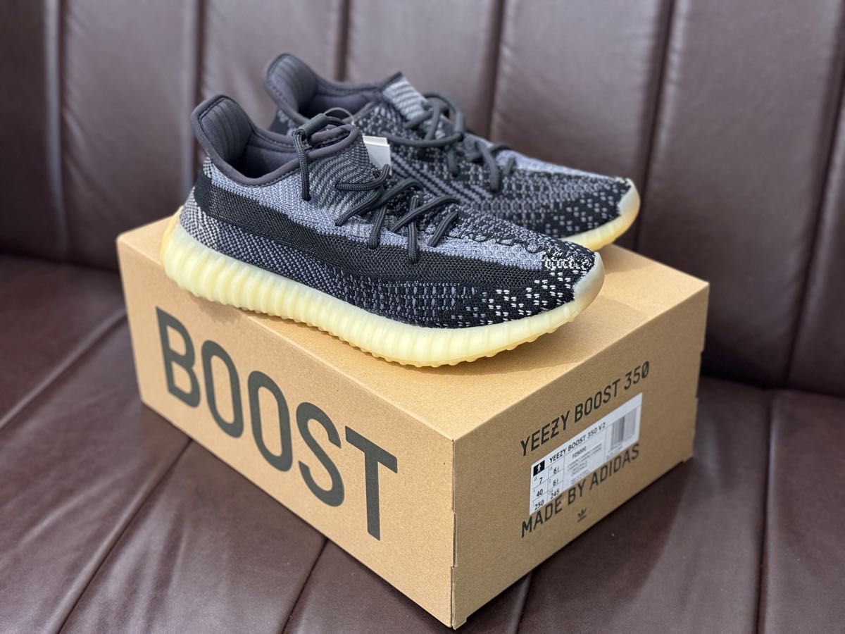 新品未使用】YEEZY BOOST イージーブースト350v2 Carbon US7 25 0cm