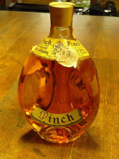 「Pinch」 ピンチ（Dimple）1960～70年代 4/5QUART 86°PROOF ヘイグの上位グレンキンチー・グレンロッシー 50年程度昔か　Pinch台-0930-A_画像2