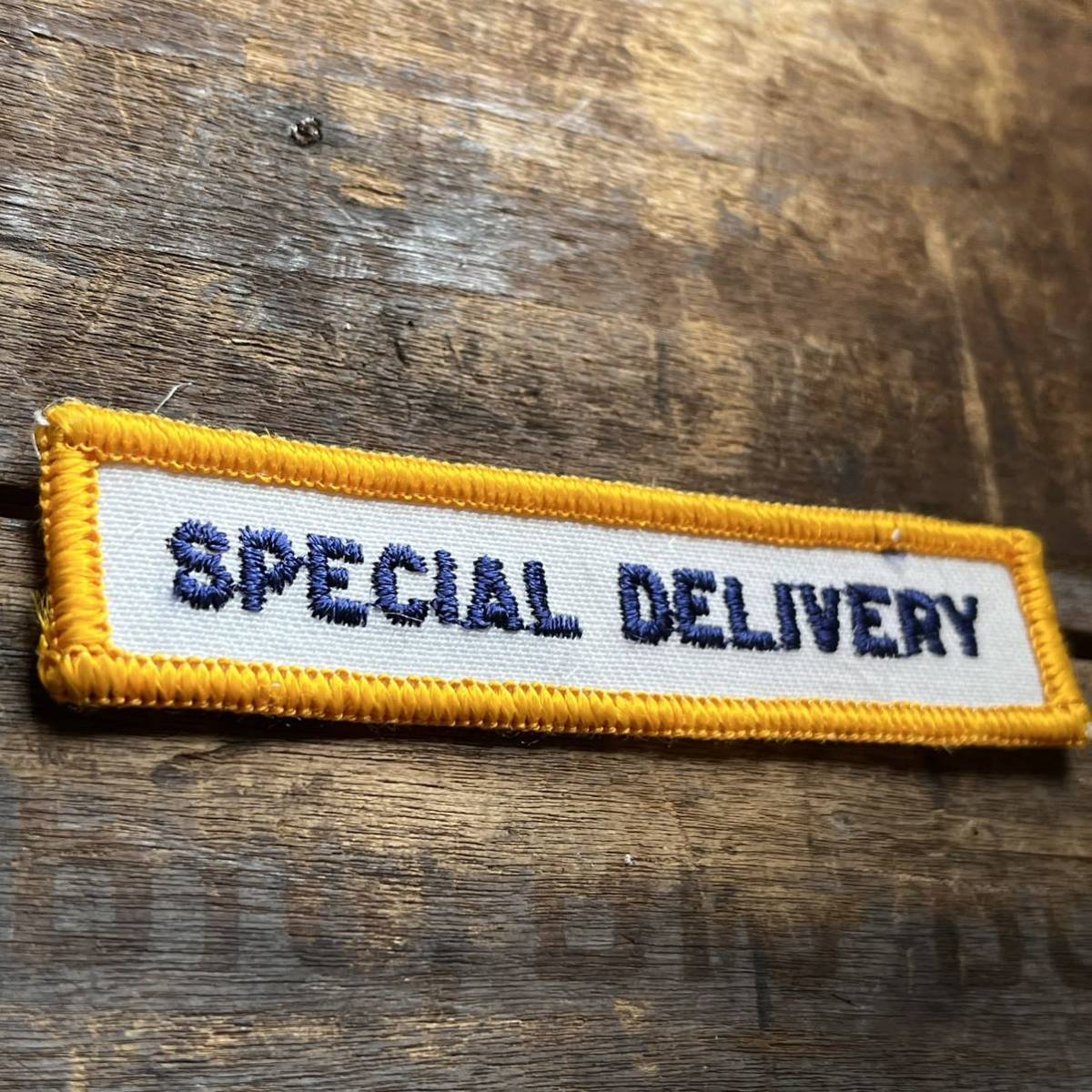 【USA vintage】ワッペン　SPECIAL DELIVERY シンプル　ロゴ　刺繍ワッペン アメリカ　ビンテージ　パッチ