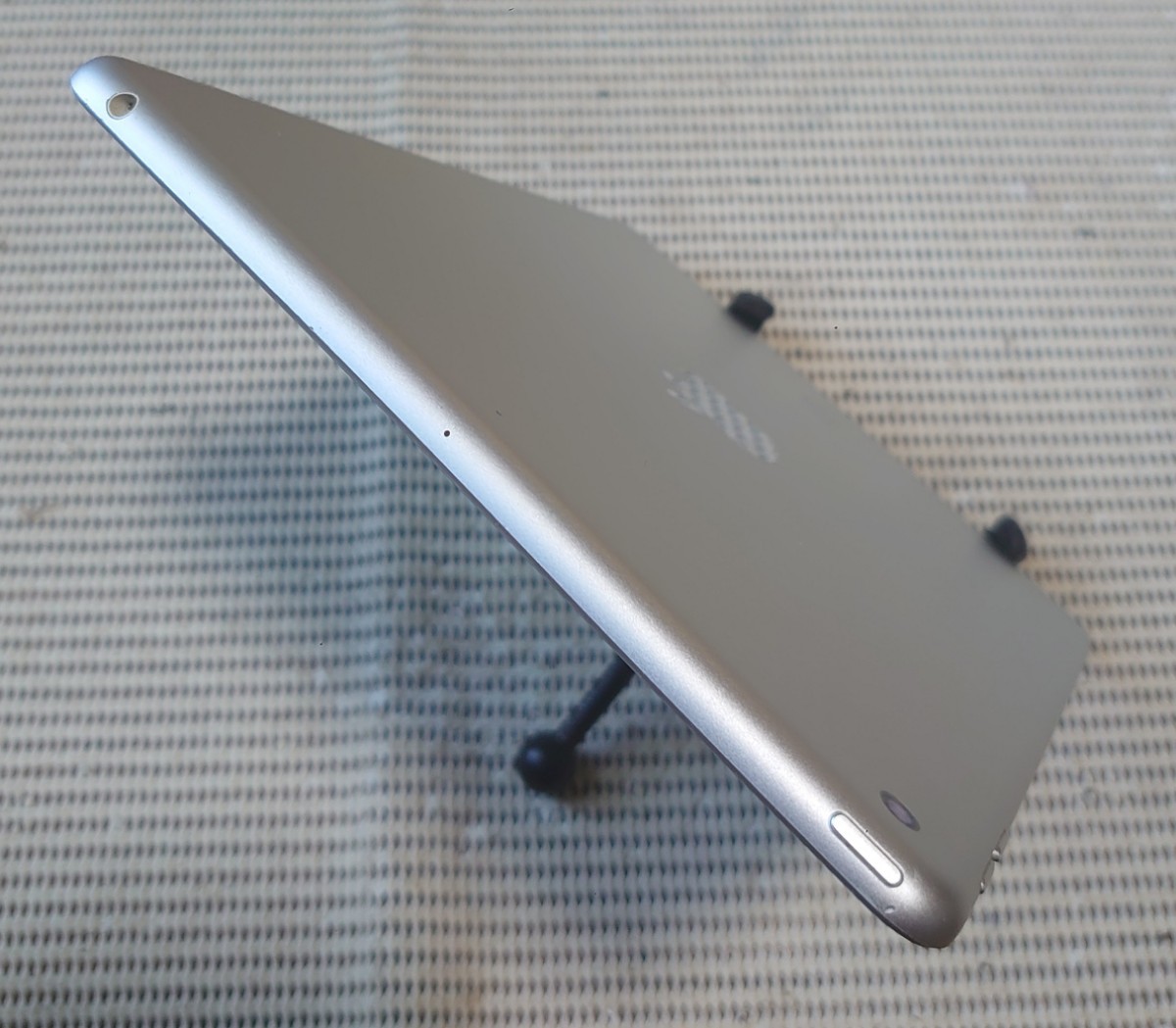 iPad第6世代 A1893 本体32GBシルバーWi-Fiモデル完動品 み1円スタート