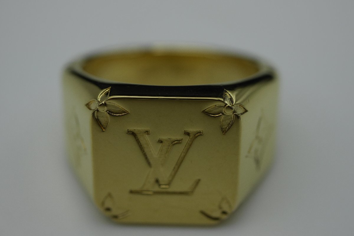 Louis Vuitton Monogram Signet Ring (M80190)