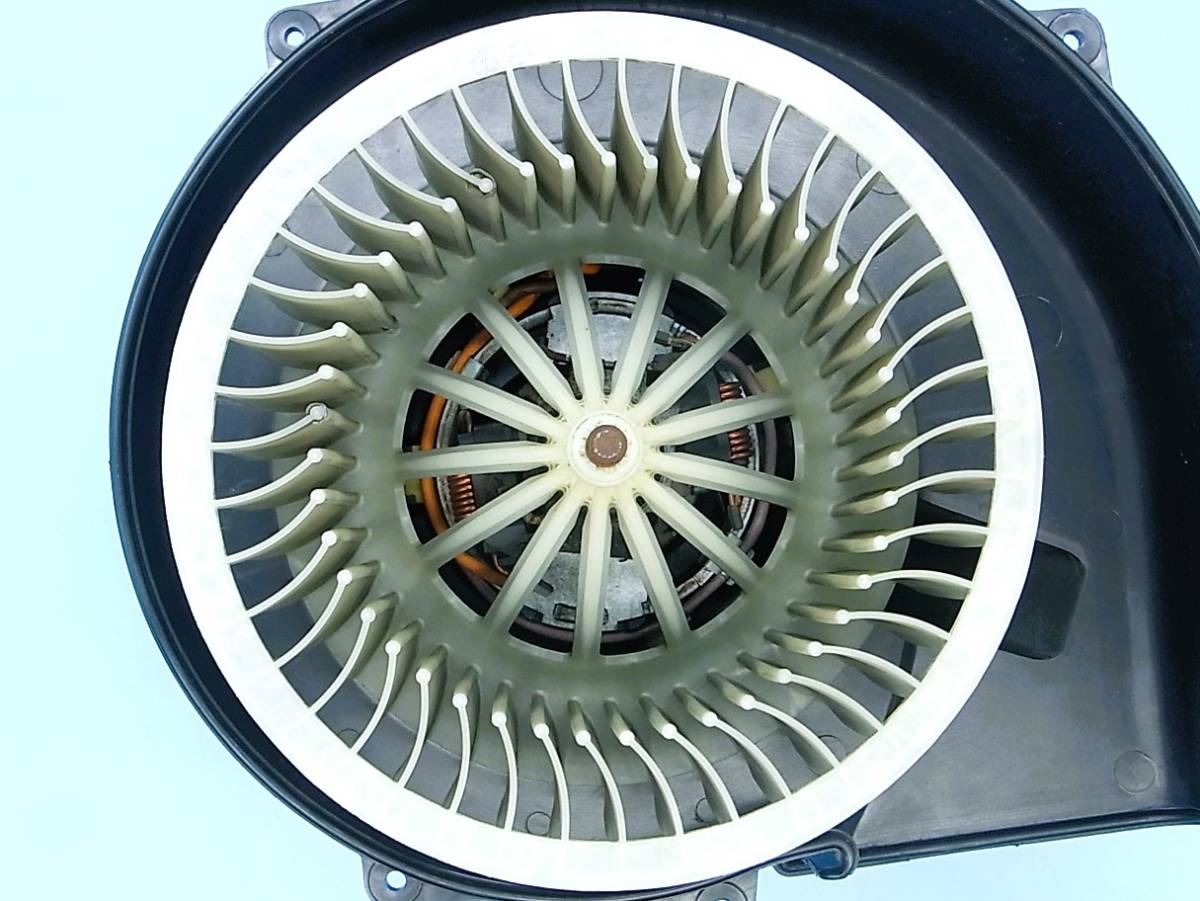 VW965 ポロ (2004MY GH-9NBBY) 純正 ブロアモーター［6Q2820015G］フォルクスワーゲン 4ドア車 右ハンドル車 _画像5