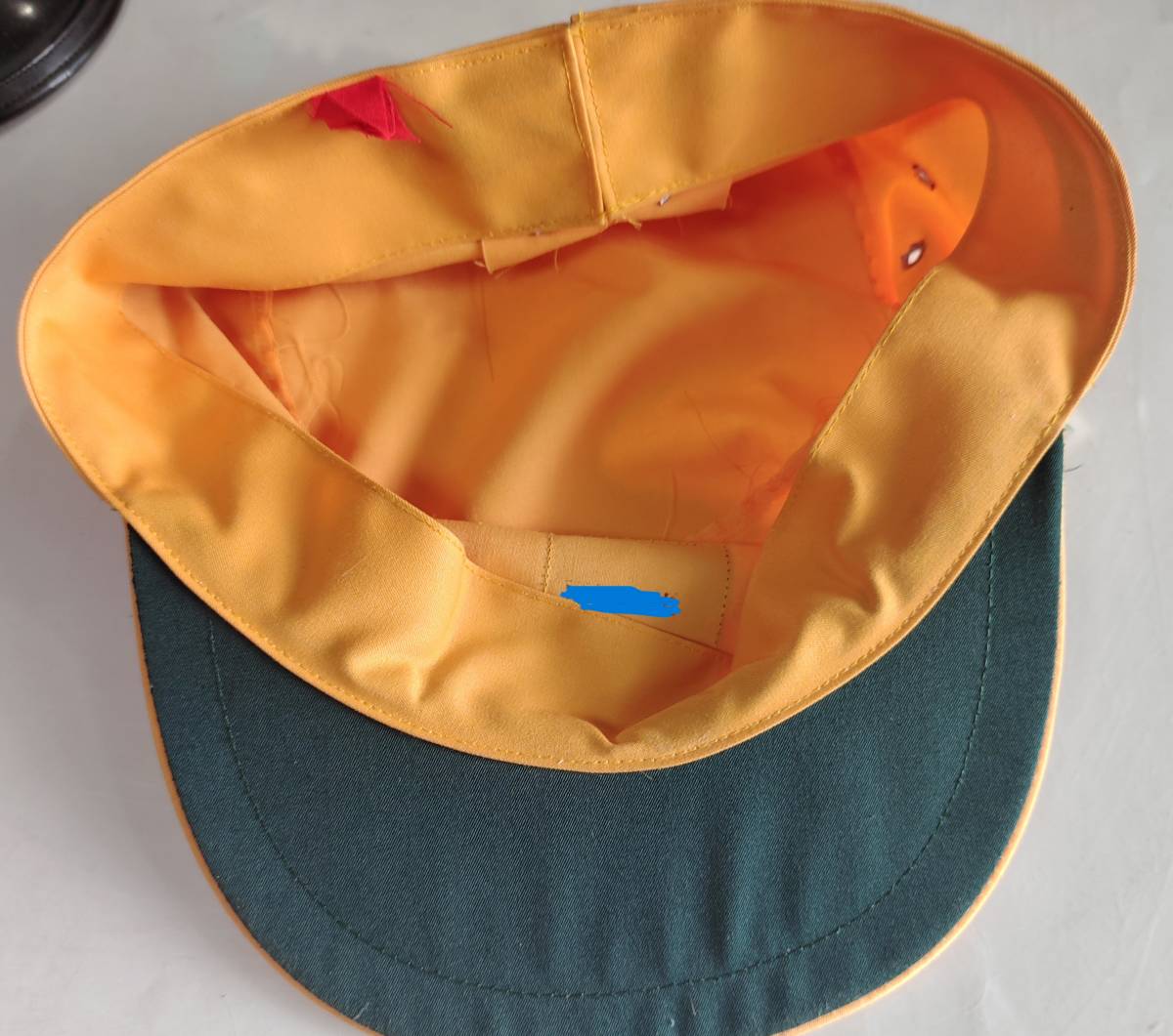 国鉄制帽と黄色の作業帽/ 日本国有鉄道　　/国鉄 （JRの前身）/ 送料込み （T1国鉄制帽＆作業帽）_名前写真では青色で消しております