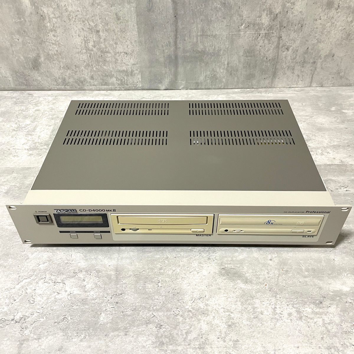 美品 TASCAM タスカム CD-D4000MKⅡ 業務用CDデュプリケーター DUPLICATOR ダビング TEAC ティアック_画像2