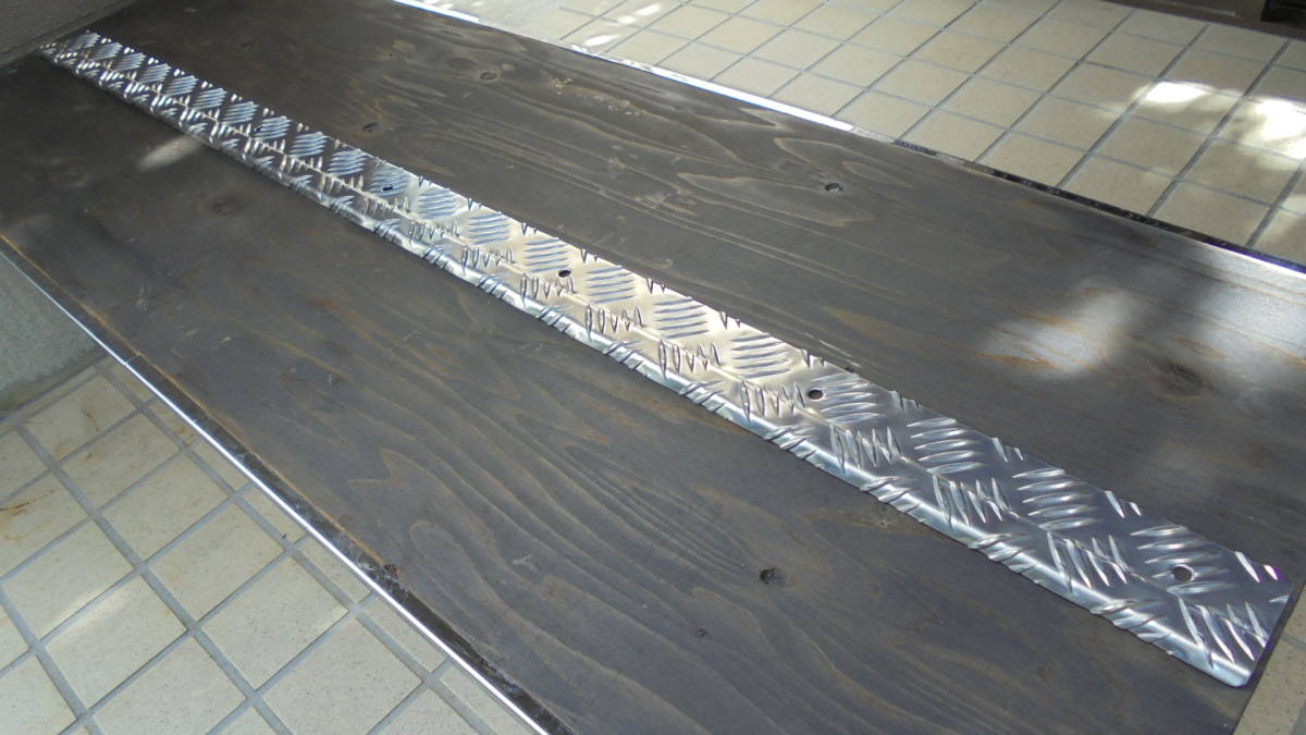 ハイエースバン２００系 ＤＸ リアスカッフプレート ワイド用 アルミ製縞板