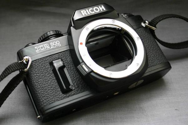 RICOH リコー Kマウント専用 昔の高級一眼レフカメラ XR-500 AUTOボディ 希少な作動品 （腐食無し）_画像2