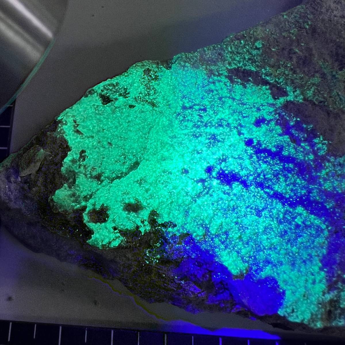 【E22592】アンダーソン石 蛍光鉱物 二酸化ウラニウム 鉱物 原石 天然石_画像6