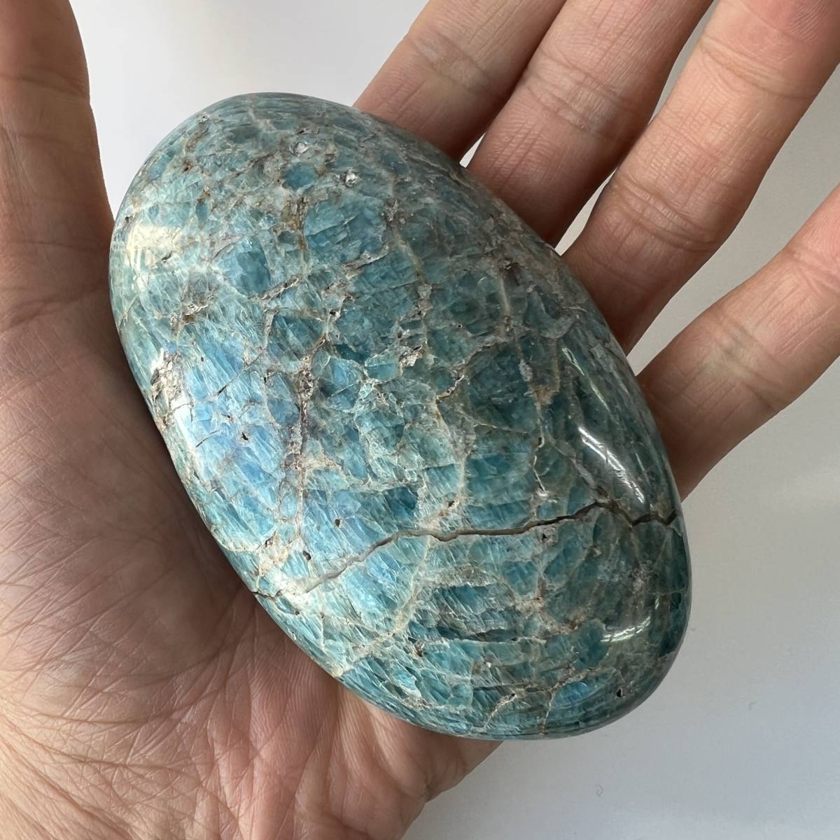 【E22599】 ブルーアパタイト 燐灰石 タンブル ペブル 天然石 握り石 磨き石 パワーストーン_画像4