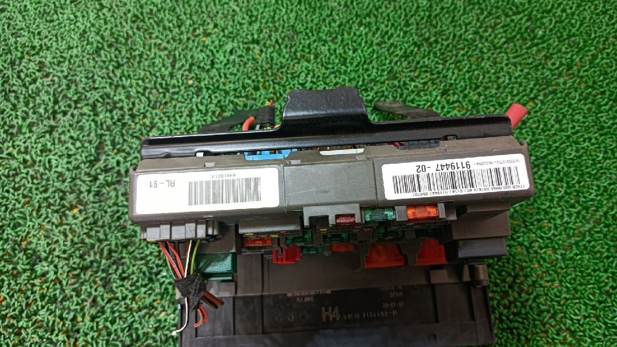 BMW ヒューズボックス 320i ツーリング( E91 ) 2007 ABA-VR20 走行距離 99886 km 61149119447 中古 #hyj C58-036_画像4