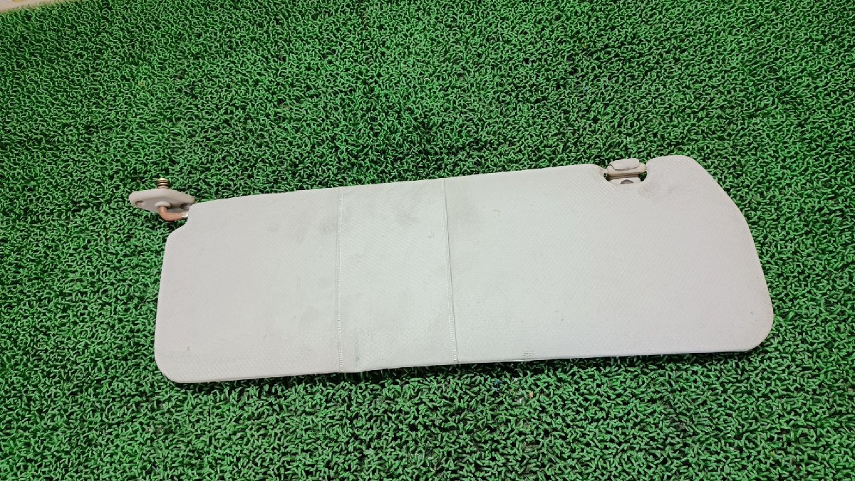  Nissan right sun visor Atlas SR8F23 2000 #hyj NSP29449