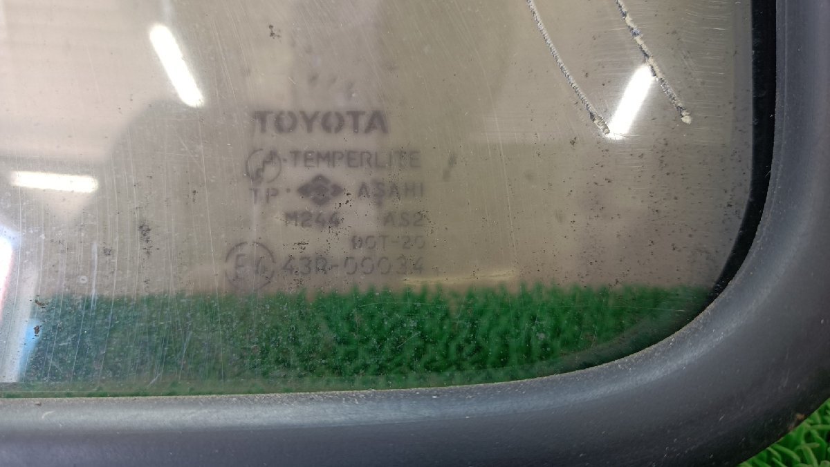  Toyota right middle side glass Regius Ace LH113V 1996 #hyj NSP34411