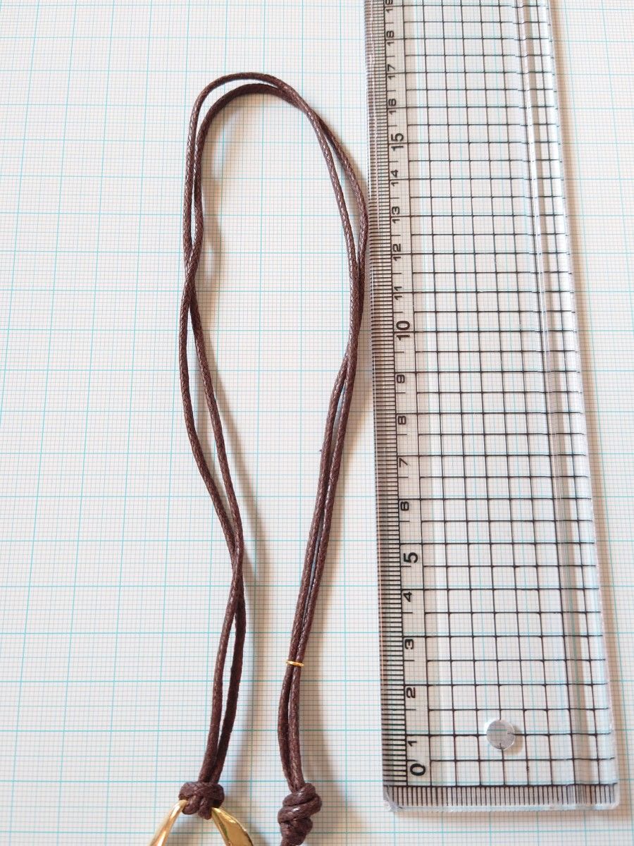 ツイストオーバルリングのペンダント  ゴールド ワックスコード(ポリエステル) 約70cm 長さ調節可能(絞り) ハンドメイド