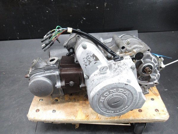 【同梱不可】 A2R5-1011 ホンダ スーパーカブ90 カスタム 実動 エンジン ASSY 機関良好 【HA02-138～ 3速セル付 動画有】_画像3