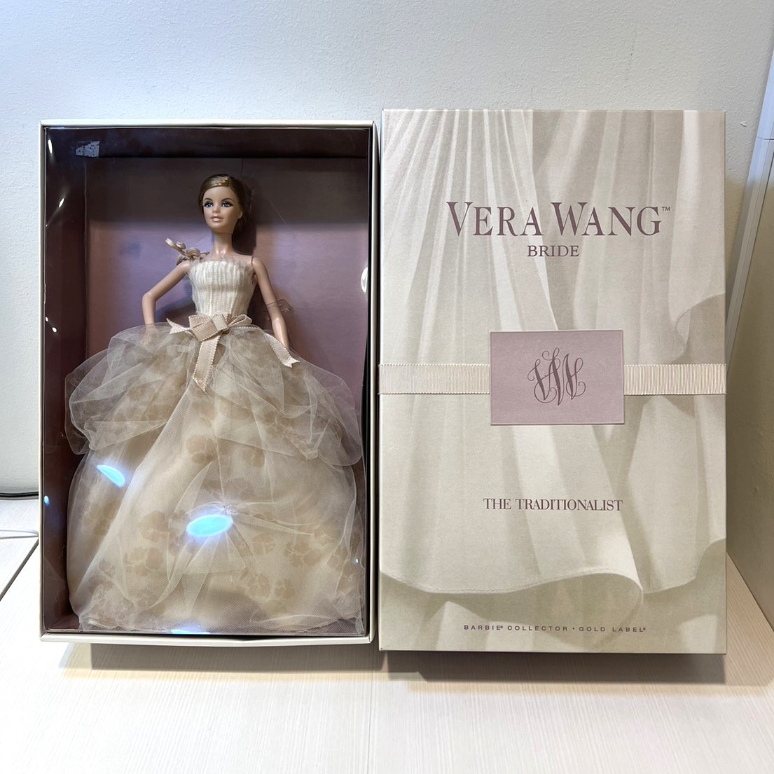 Mattel Barbie GOLD LABEL VERA WANG BRIDE THE TRADITIONALIST バービー 2500体 ゴールドラベル ヴェラ ウォン ブライド 超レア TJ2203_画像1