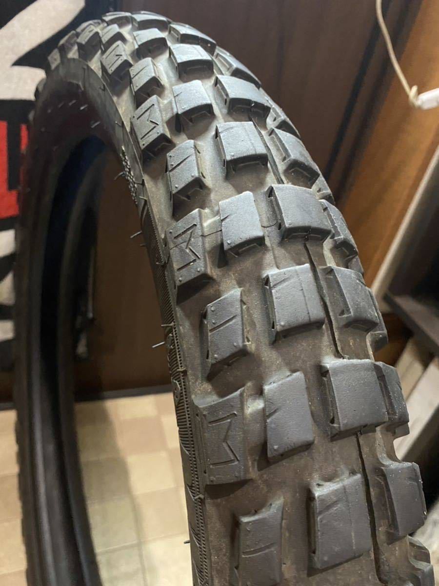 中古MCタイヤ 2022年製造 MICHELIN ANAKEE WILD 90/90-21 ミシュラン アナキー ワイルド 90 90 21 1122 K4232の画像3