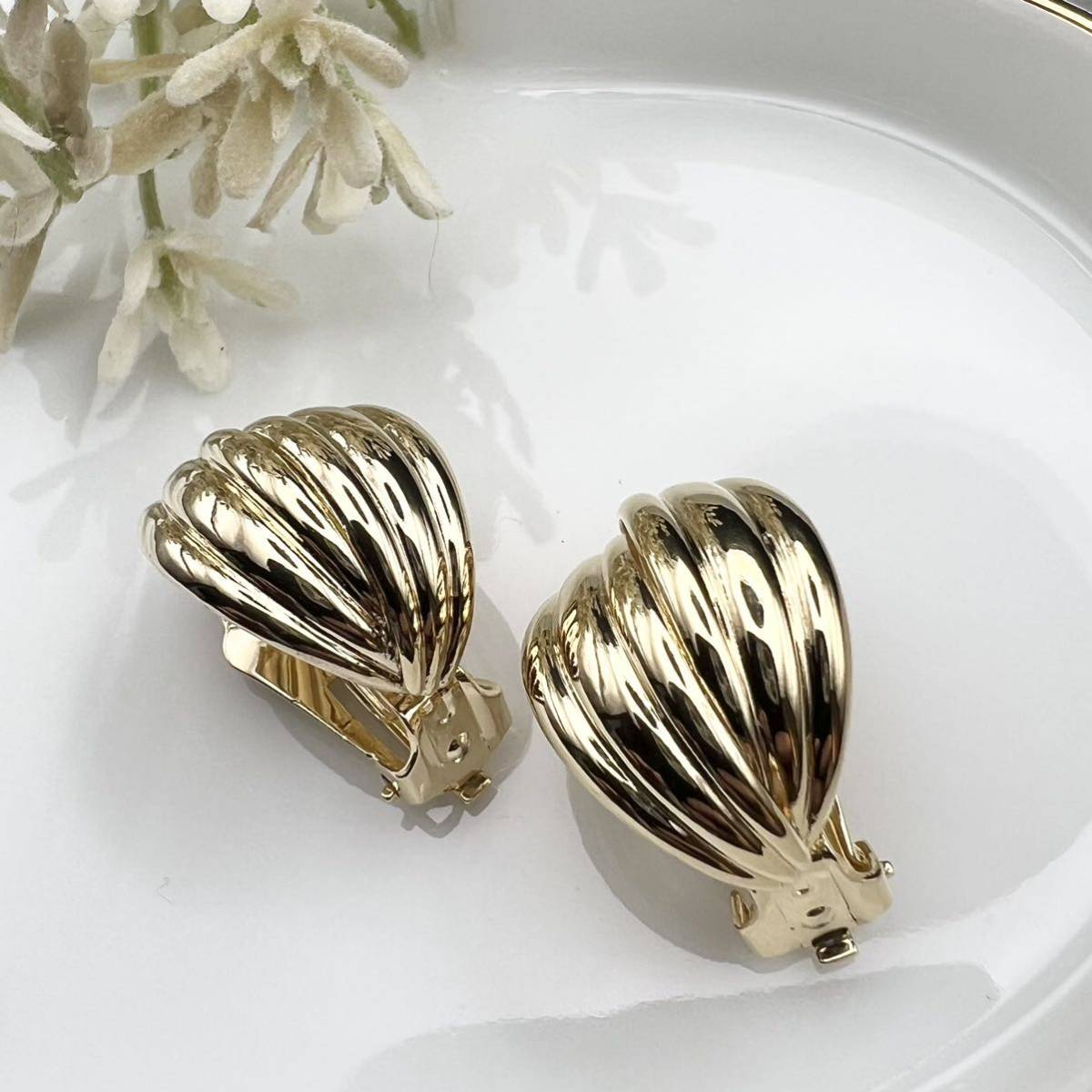 美品】PIERRE BALMAIN ピエールバルマン イヤリング ゴールド 美品】PIERRE BALMAIN ピエールバルマン イヤリング ゴールド