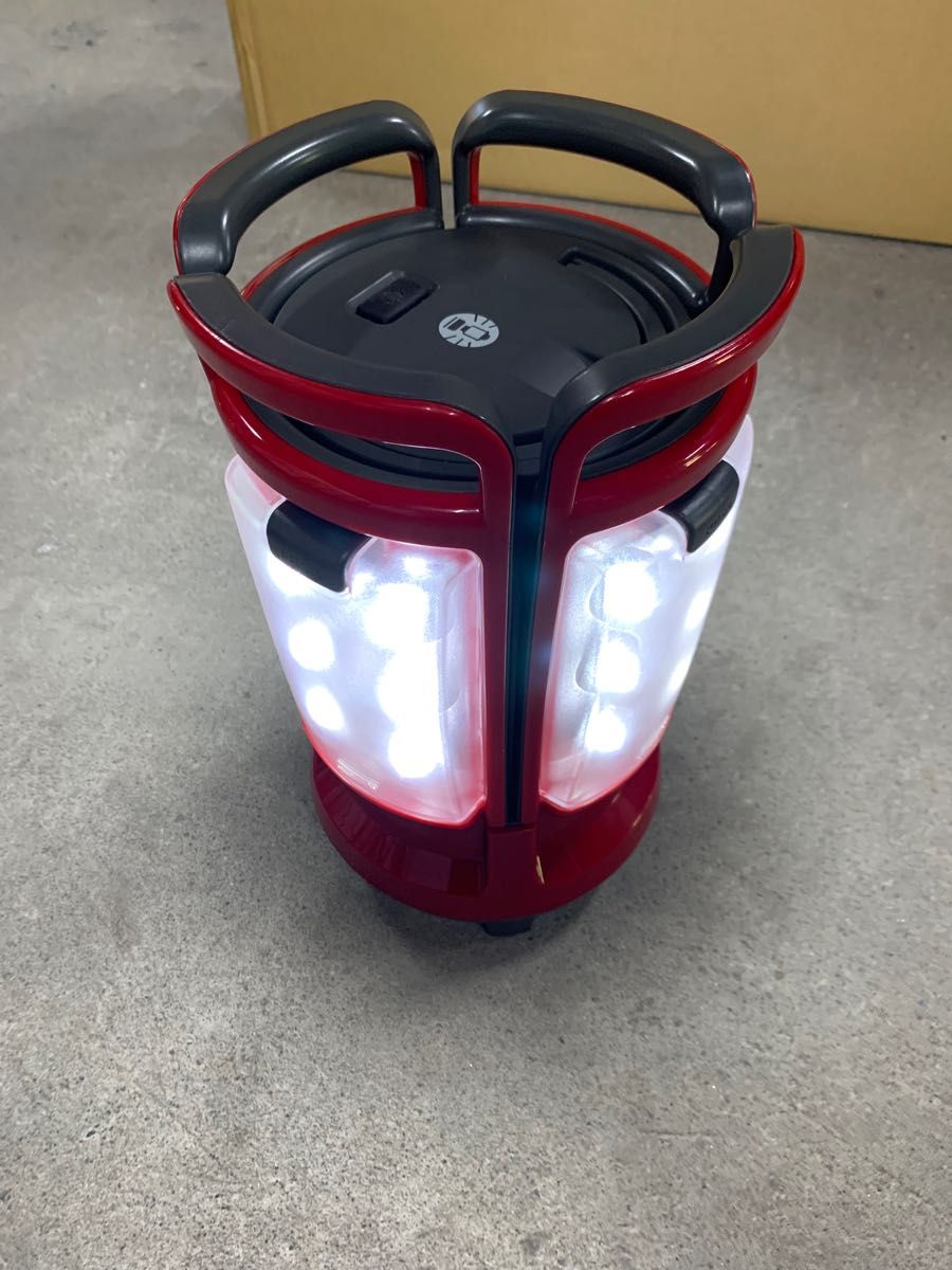 コールマン クアッド LEDランタン 電池式　独立点灯充電池　　　　　新品交換  Coleman ケース　付き