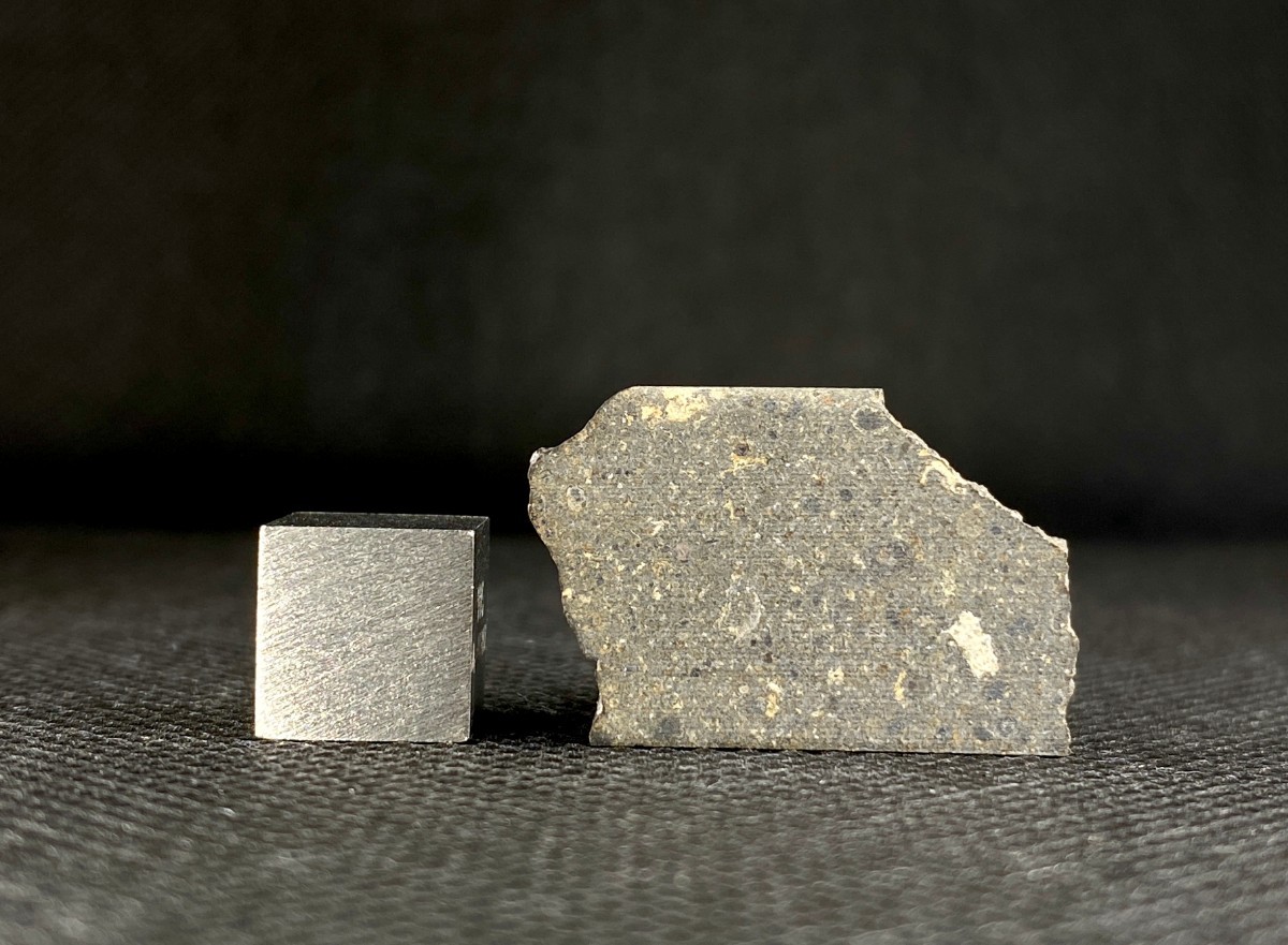 貴重 CK6 NWA11535 炭素質 隕石 コンドライト メテオライト 石質隕石 モロッコ 2.0g 天然石 宇宙由来 パワーストーン 鉱物標本 スライス_画像2