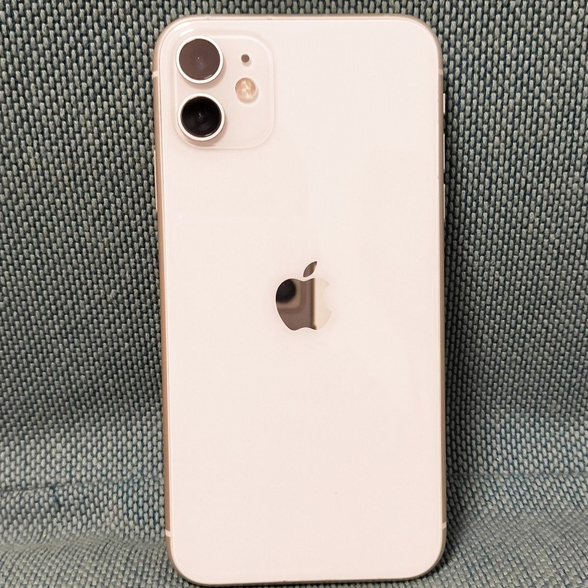 美品】iPhone11 ホワイト 64GB SIMフリー バッテリー89%|PayPayフリマ