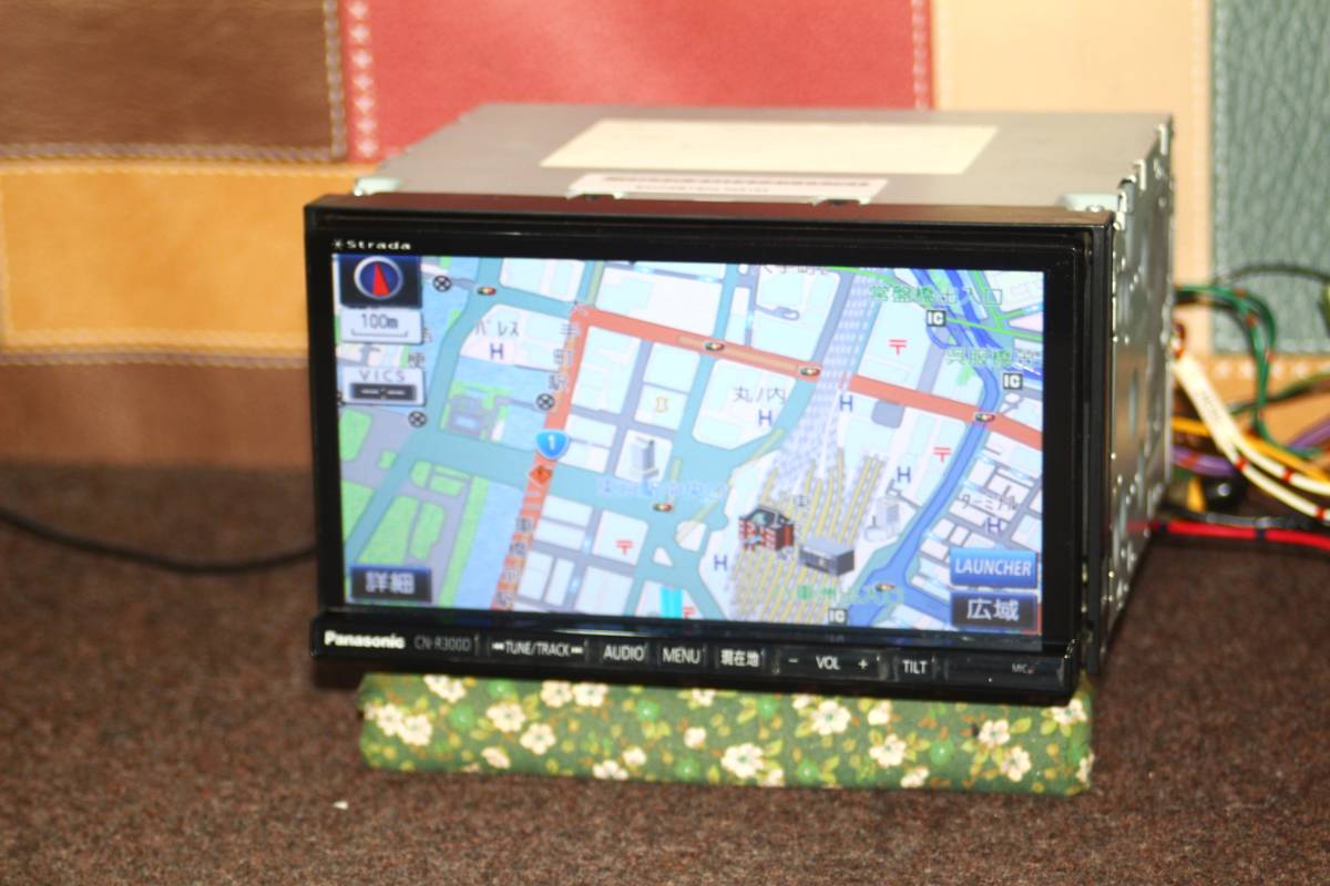 2014年版地図★Panasonic Strada CN-R300D Bluetoothハンズフリー対応・DVD再生・4×4地デジ内蔵 TVアンテナ類新品付★動作良好_画像1