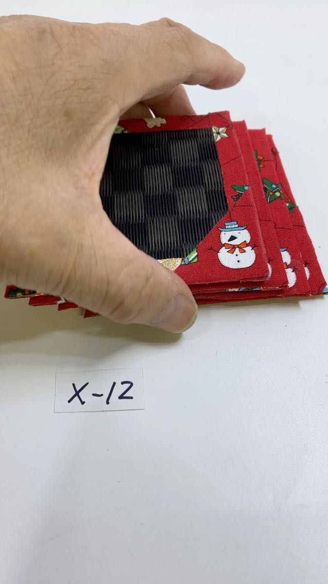 クリスマスの準備。雪だるま柄のクリスマスコースター: 4枚組X-12