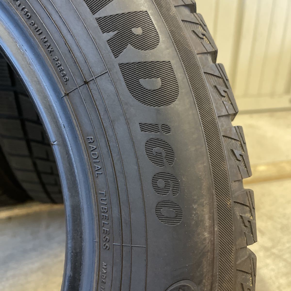 中古スタッドレスタイヤ4本セット　205/60R16 ヨコハマ　iceGUARD iG60 1円スタート_画像9