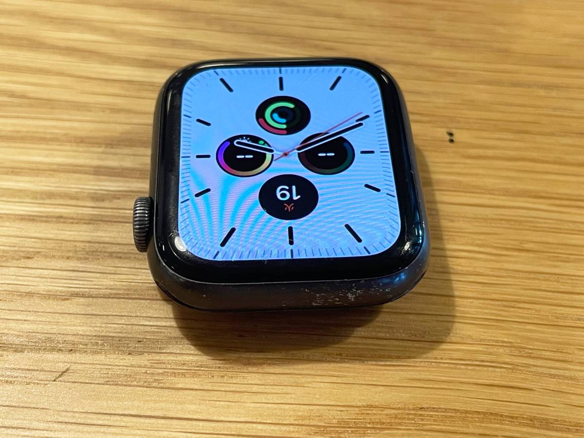 Apple Watch Series 5 スペースグレイアルミニウムケースGPSモデル