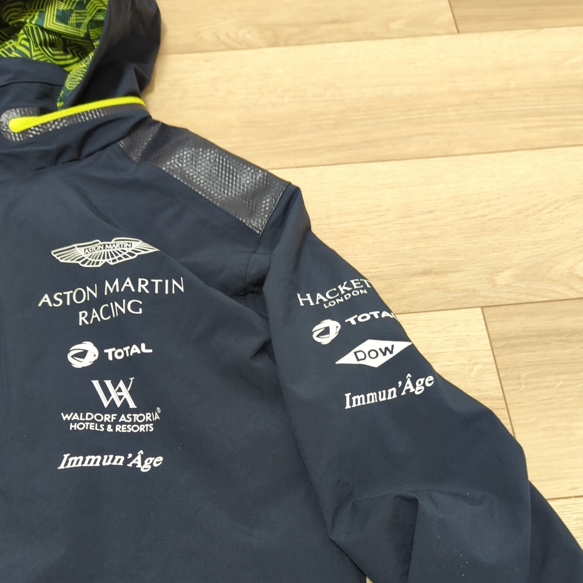 WEC 2018 AMR アストンマーチンレーシング チームofficialレプリカ品 防水ライトジャケット Mサイズ 　ヴァンテージGTE_画像2