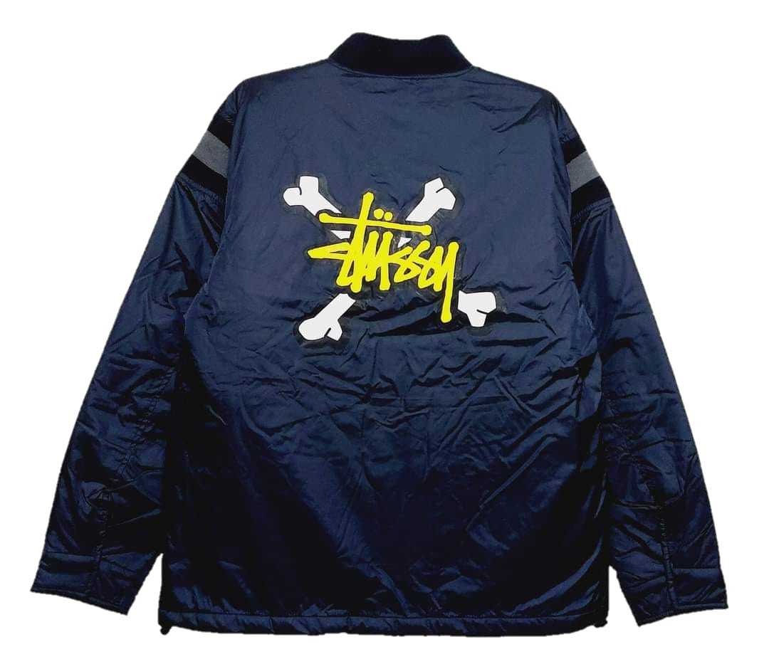 超爆レア希少2002製！新品タグ付き！STUSSY ステューシー/ロゴ＆クロスボーンプリント 中綿入りフライトジャケットミリタリー系ブルゾン M