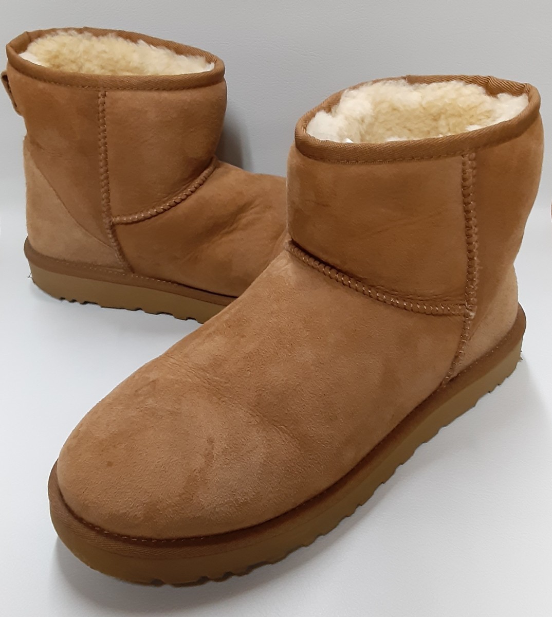 最値!定26400円!名作王道デザイン!極暖モデル!アグ【UGG】クラシック MINI高級ムートン ボア ブーツ!傑作!ブラウン!茶色 27cm 箱付き_画像2