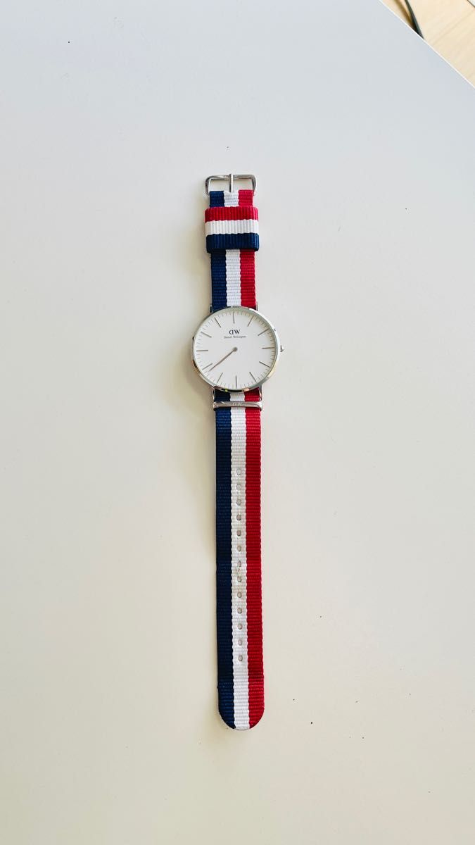 【美品】Daniel Wellington ダニエルウェリントン 腕時計 クオーツ ナイロンベルト トリコロールカラー