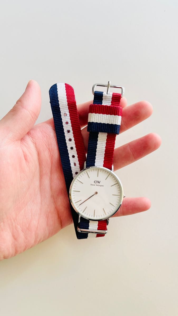 【美品】Daniel Wellington ダニエルウェリントン 腕時計 クオーツ ナイロンベルト トリコロールカラー