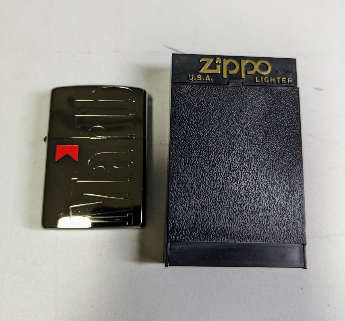 102516　ZIPPOシリーズ17　Marlboro　3　シンプル　メタリック　マルボロ　新古_画像1