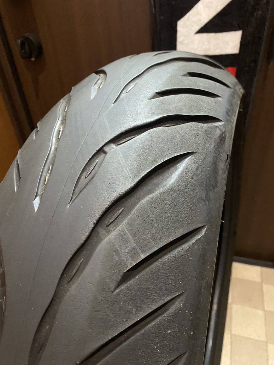 中古MCタイヤ 2021年製造 BRIDGESTONE BATTLAX T32 180/55ZR17 ブリヂストン バトラックス スポーツツーリング 180 55 17 2021 A2688の画像2