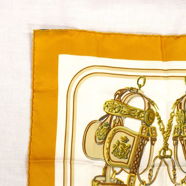 【送料無料】美品　HERMES　エルメス　プチカレ40　ガヴロッシュ　Brides de Gala　式典用馬勒　黄色　シルクスカーフ　21-1832_画像2