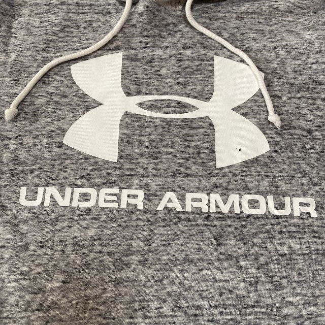 美品 アンダーアーマー パーカー フーディースウェット トレーナー デカロゴ　　UNDER ARMOUR シモフリボディー ビッグロゴ 雅瀬71_画像3