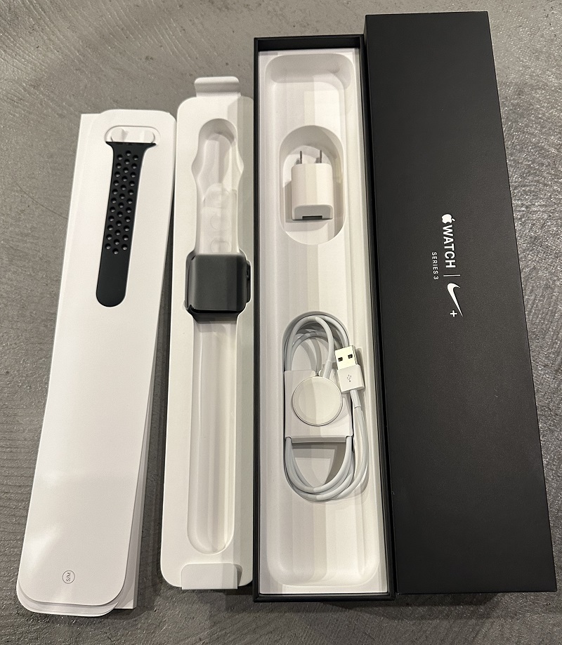 予約販売】本 GPSモデル 42mm Nike+ 3 Series Watch Apple スマート