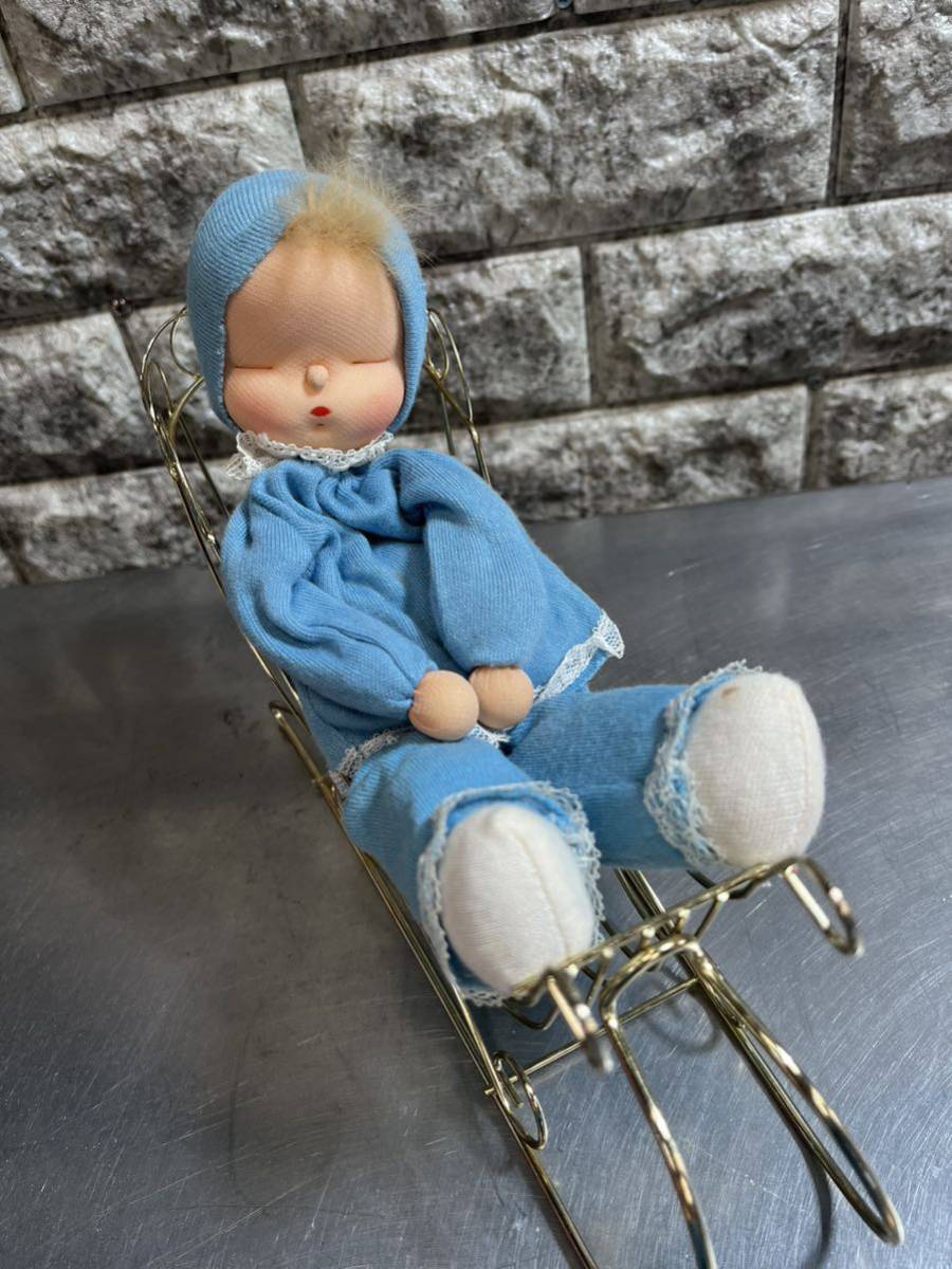 【愛知県】赤ちゃん人形　オルゴール付き　ゼンマイ仕掛けで曲に合わせて頭を動かします　昭和レトロ　玩具_画像3