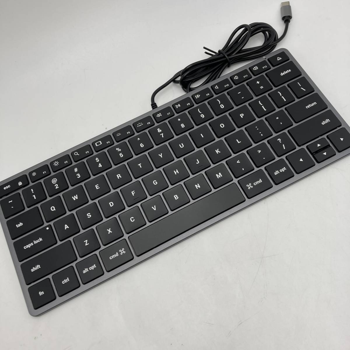 【通電確認済】Satechi スリム W1 USB-C 有線 バックライトキーボード US配列 /Y11439-H1_画像2