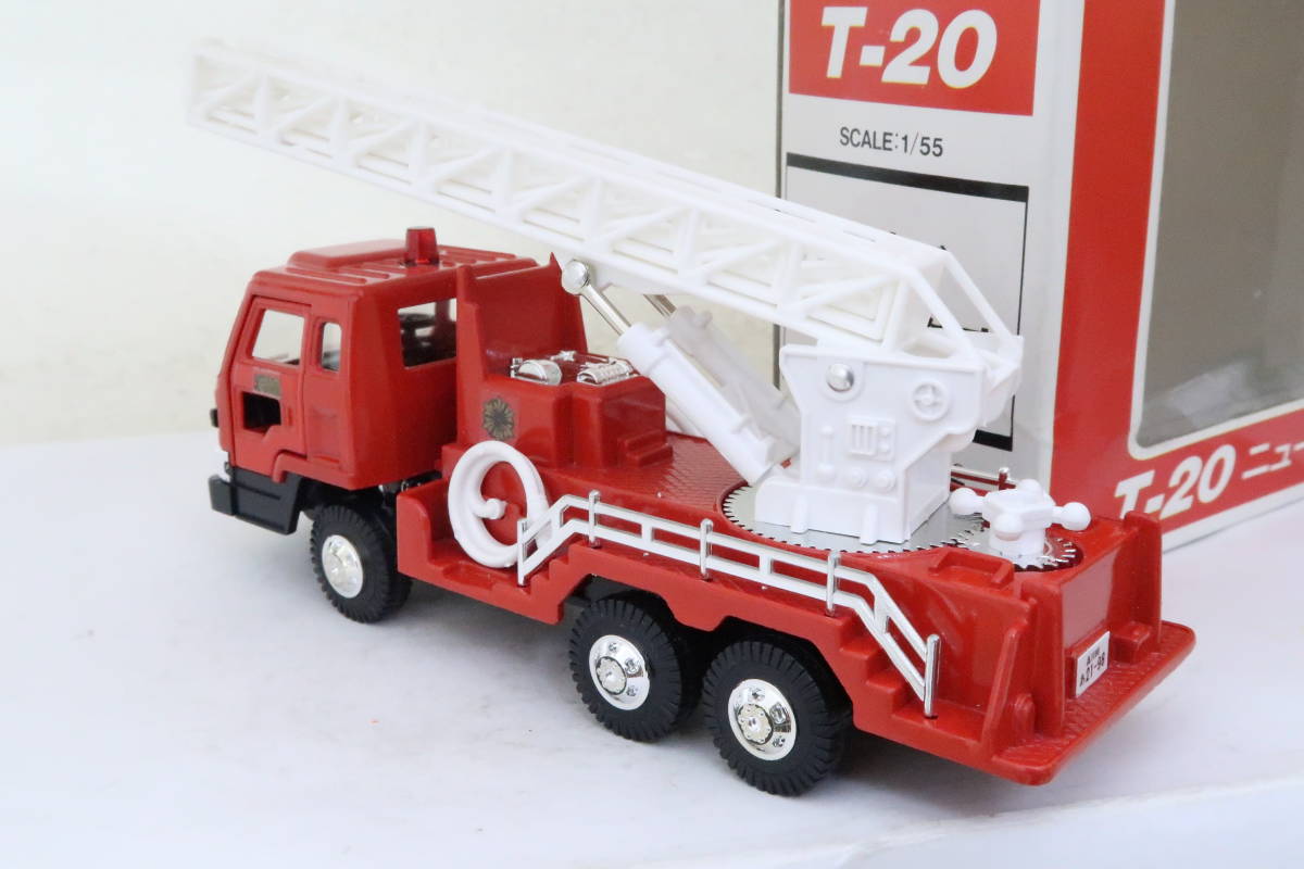 Diapet ISUZU LADDER FIRE ENGINE ニューいすゞラダー消防車 箱付 1/55 日本製 ミレレ_画像4