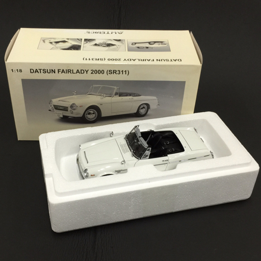 オートアート ミレニアム DATSUN FAIRLADY 2000 SR 311 1/18 ミニカー