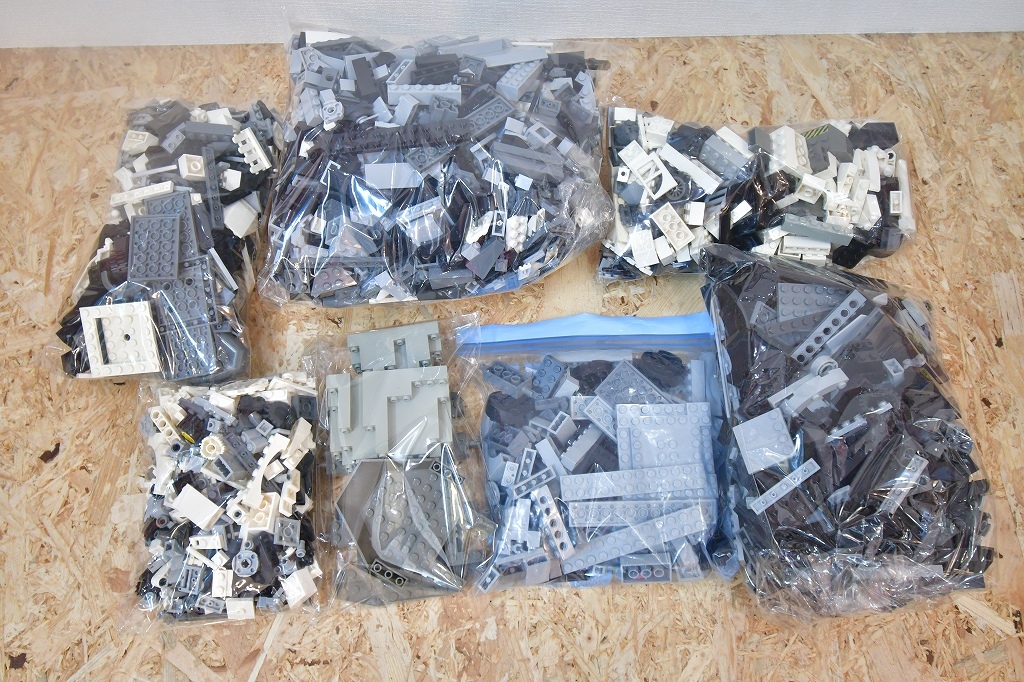 レゴ　ＬＥＧＯ　色分け　黒　白　グレー　３．３キロ　部品　パーツ　ブロック　大量　まとめて_画像1