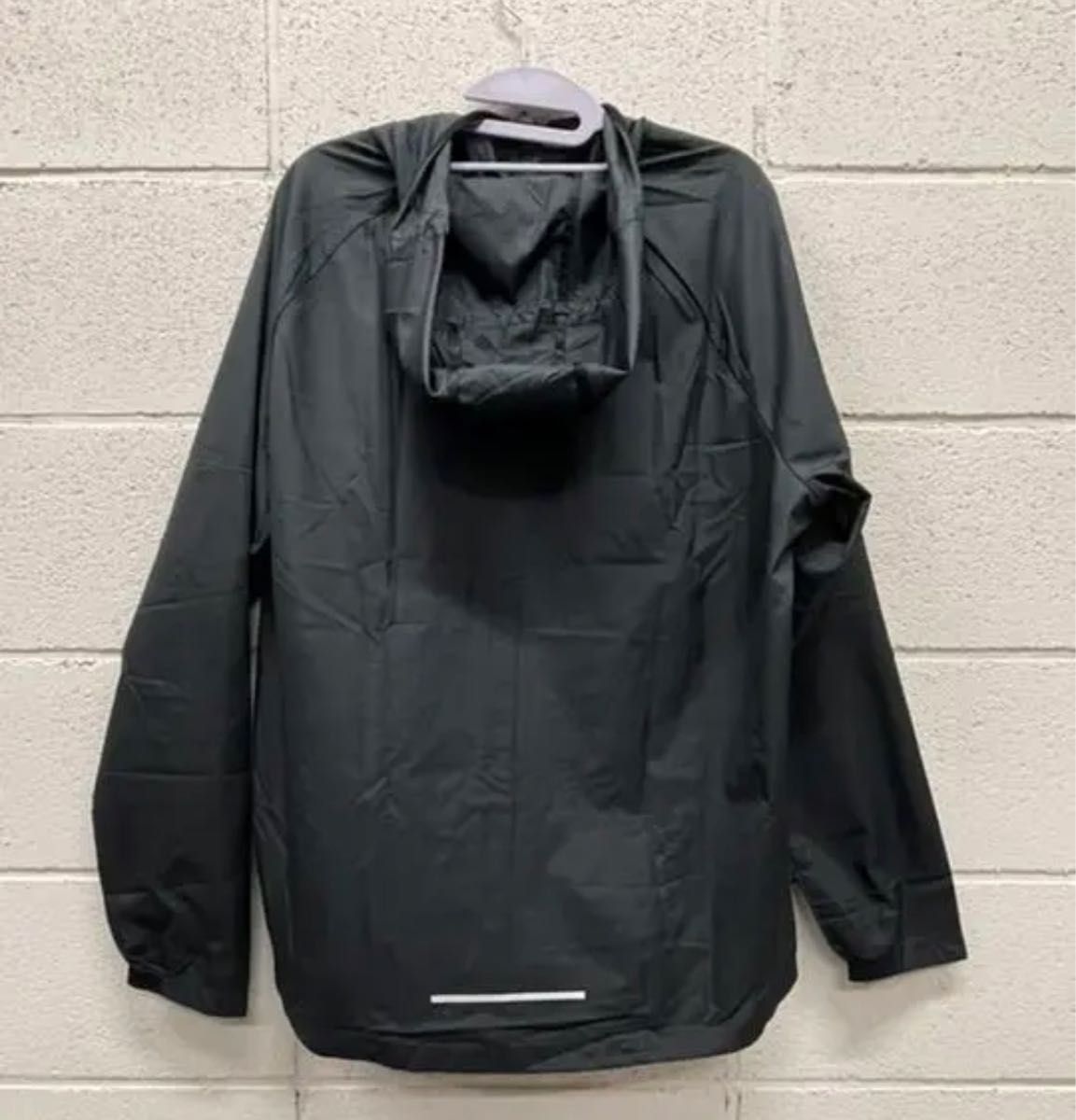 【新品未使用 タグ付】NIKE エッセンシャルジャケット ランニングウインドブレーカー Lサイズ 正規品 【新品未使用 タグ付】NIKE エッセンシャルジャケット ランニングウインドブレーカー Lサイズ 正規品